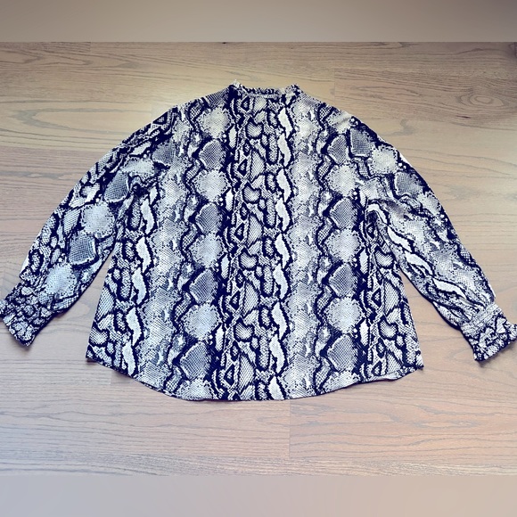 Aqua Curve Womens Plus Crepe Snake Print Blouse - Picture 4 of 7